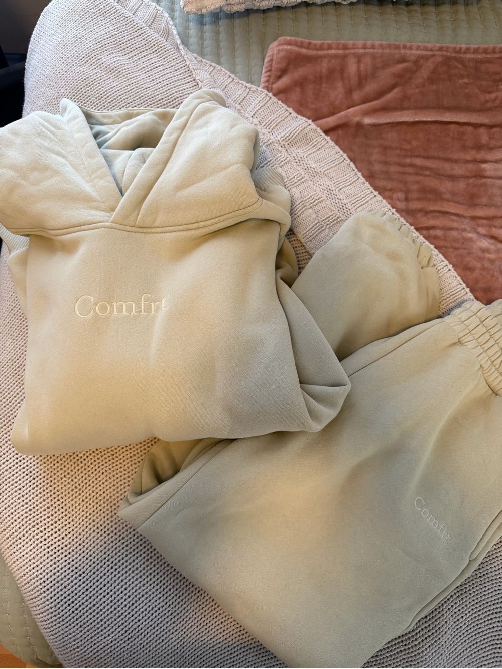 Comfort bundle- Sweatshirt & Sweatpants - Light Sage